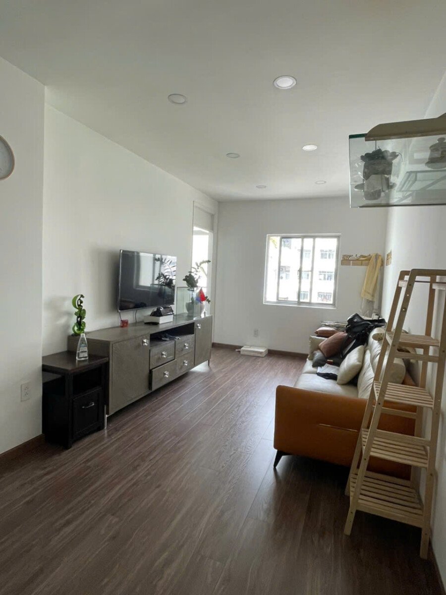 ban can ho hung vuong 3 8 - Bán căn hộ Hưng Vượng 3. DT 70m2 Thiết kế 2 Phòng ngủ-1wc- Nhà đẹp- sẵn hợp đồng thuê 12 Triệu. Giá bán 4.380 Tỷ