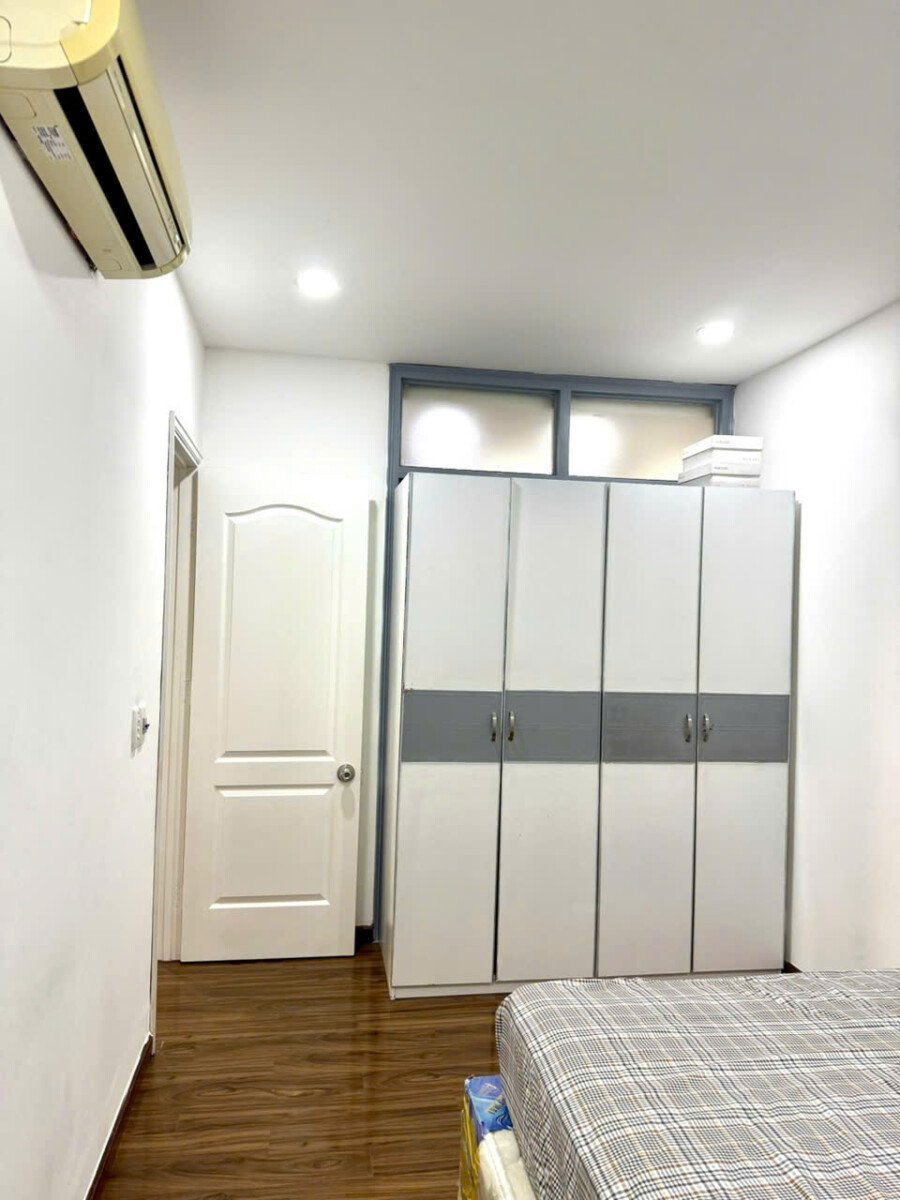 ban can ho sky garden 2 2 1 - Bán căn hộ Sky Garden 2- DT 71m2 Nhà đẹp- Nội thất đầy đủ- Block trung tâm- 2 phòng-1wc- Giá bán 4.9 Tỷ