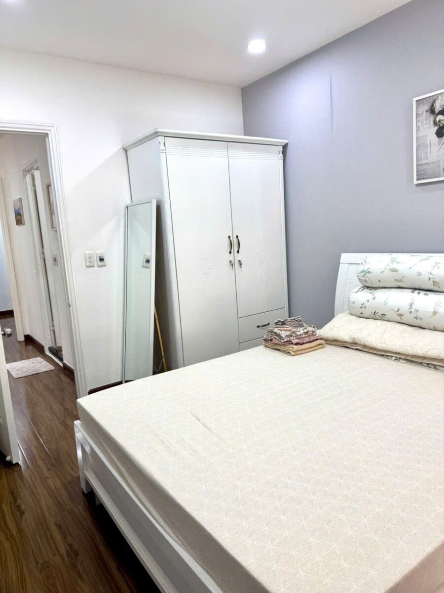 ban can ho sky garden 2 3 1 - Bán căn hộ Sky Garden 2- DT 71m2 Nhà đẹp- Nội thất đầy đủ- Block trung tâm- 2 phòng-1wc- Giá bán 4.9 Tỷ