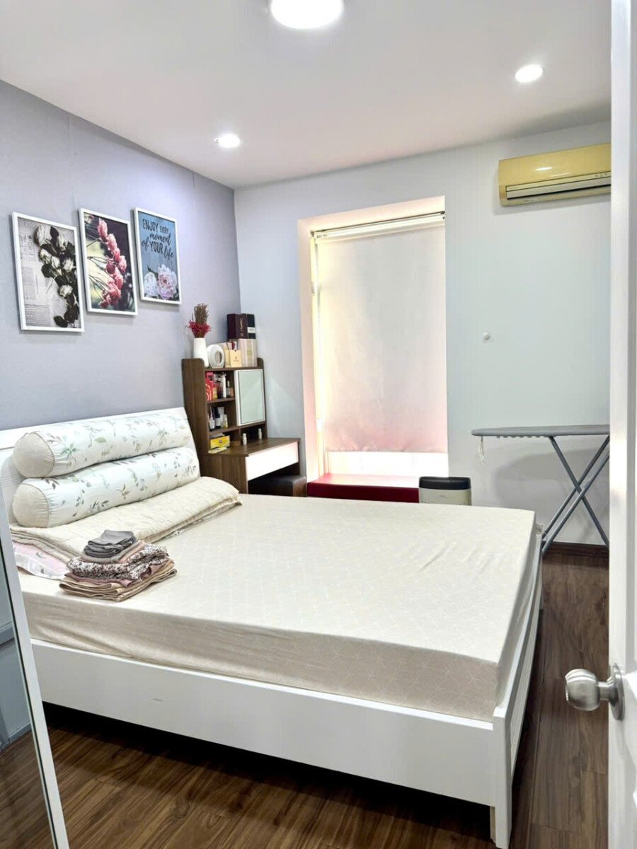 ban can ho sky garden 2 6 1 - Bán căn hộ Sky Garden 2- DT 71m2 Nhà đẹp- Nội thất đầy đủ- Block trung tâm- 2 phòng-1wc- Giá bán 4.9 Tỷ