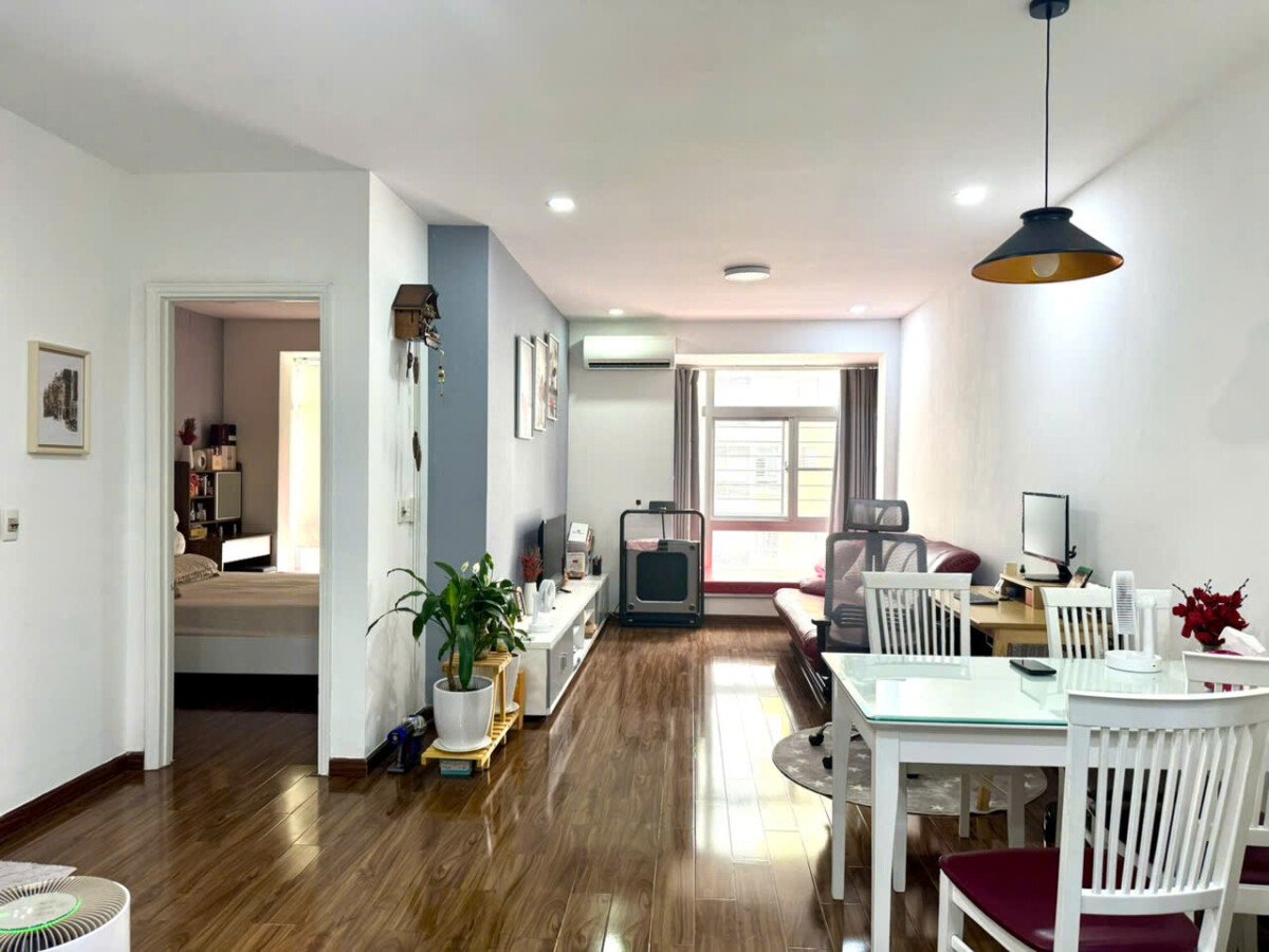 ban can ho sky garden 2 7 1 - Bán căn hộ Sky Garden 2- DT 71m2 Nhà đẹp- Nội thất đầy đủ- Block trung tâm- 2 phòng-1wc- Giá bán 4.9 Tỷ