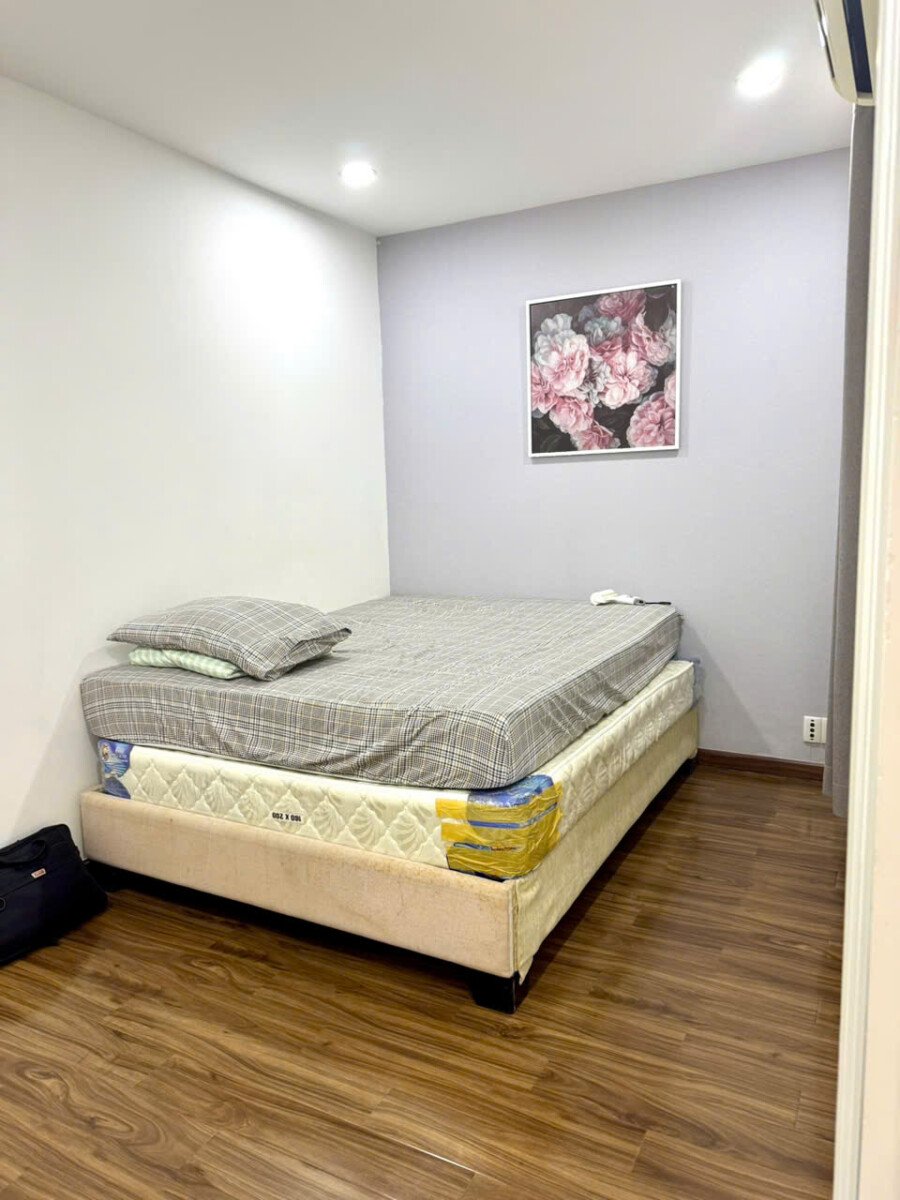 ban can ho sky garden 2 8 1 - Bán căn hộ Sky Garden 2- DT 71m2 Nhà đẹp- Nội thất đầy đủ- Block trung tâm- 2 phòng-1wc- Giá bán 4.9 Tỷ