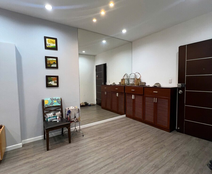 ban can ho sky garden 3 4 1 900x738 - Bán nhanh căn hộ Sky garden 3. DT 56m2 Nhà đẹp- 2 Phòng-1wc- Đang cho thuê 12 triệu. Giá bán chỉ 4.350 Tỷ