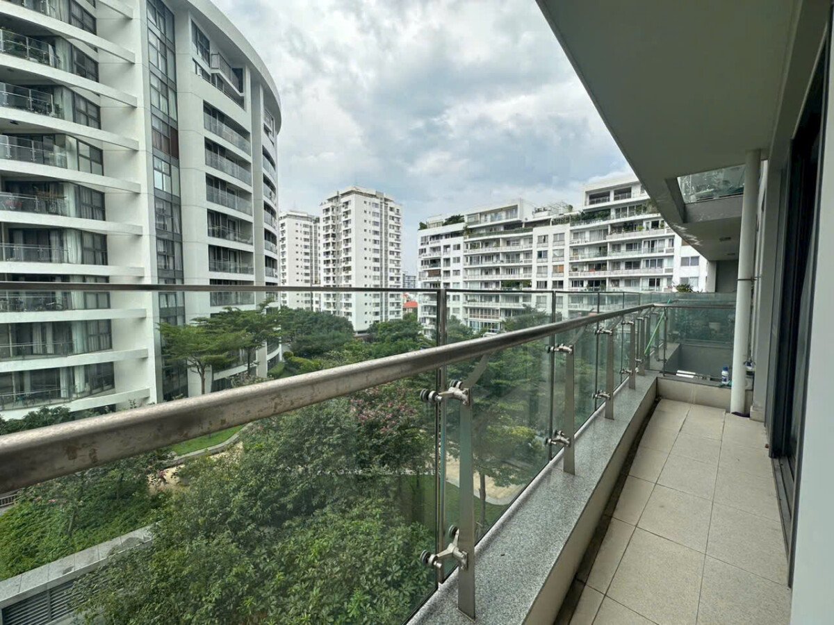 ban cong can ho ban 1 - Giá mua bán căn hộ 3pn số 01 tòa B chung cư Riverpark Premier phường Tân Hưng T12/2025