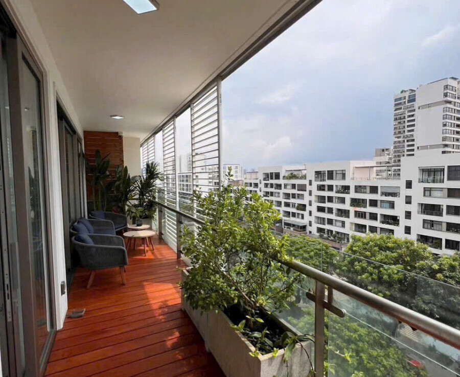 ban cong can ho ban 2 900x738 - Giá mua bán căn hộ Tophouse 2pn chung cư Garden Plaza 1 phường Tân Hưng T1/2026