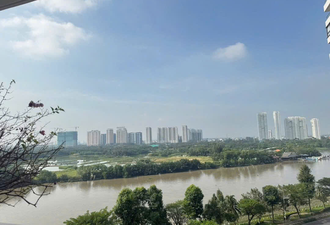 ban cong can ho lien ke song 1080x738 - Giá mua bán căn hộ 3pn tòa O chung cư The Panorama phường Tân Hưng T12/2025