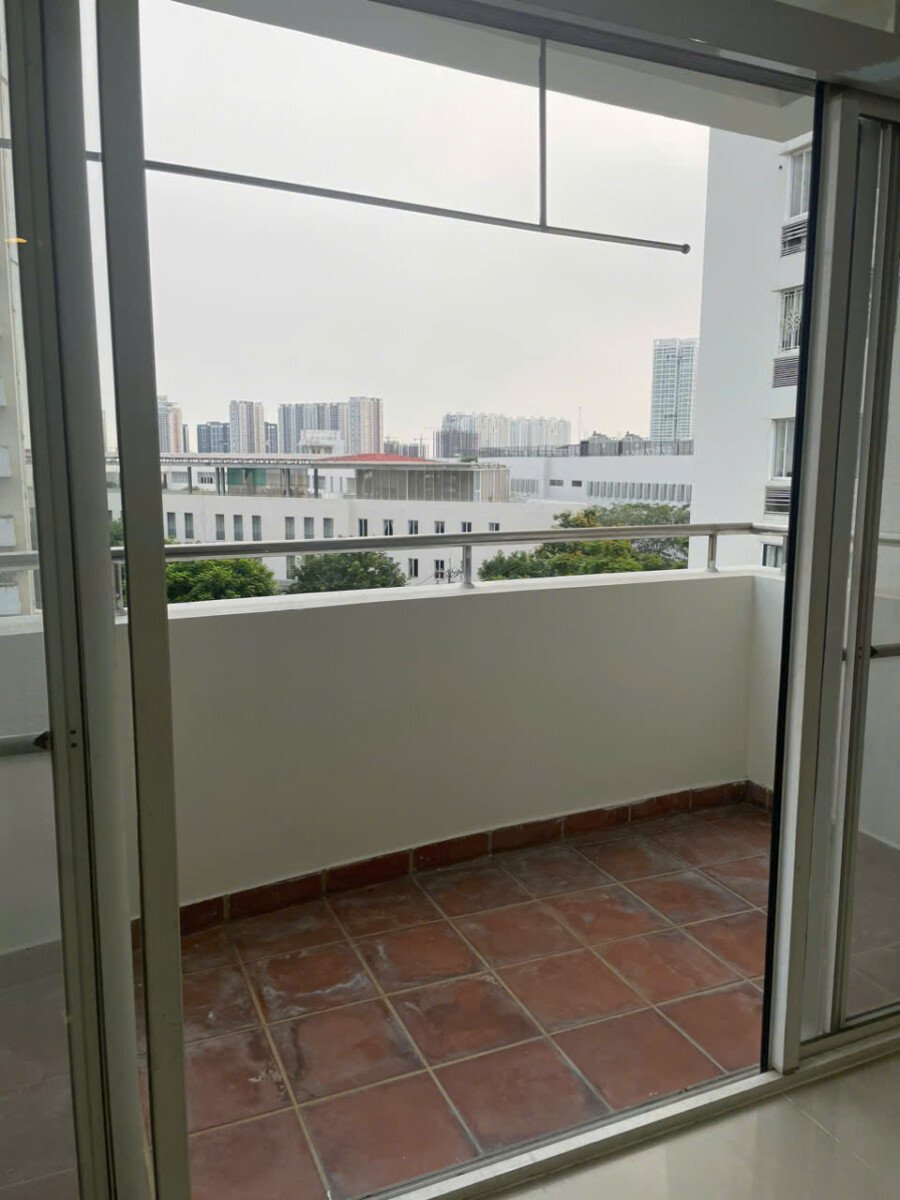 ban cong phong khach can ho ban - Giá mua bán căn hộ 3pn tòa B chung cư Mỹ Phúc phường Tân Hưng T12/2025