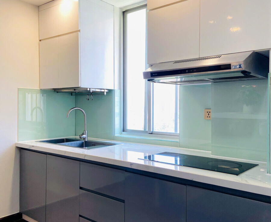 bep can ho ban 1 900x738 - Bán căn hộ chung cư Mỹ Khánh, 118m2, 03pn, nhà đẹp, giá 9.3 tỷ, xem nhà dễ, nội thất đầy đủ.