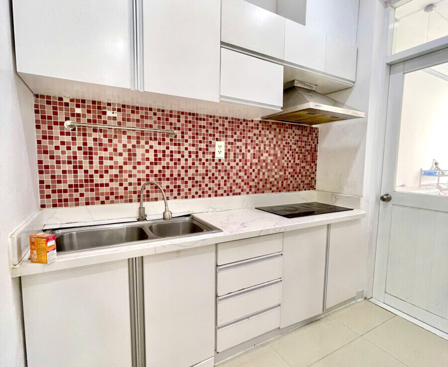 bep can ho ban 17 900x738 - Bán căn hộ chung cư Scenic Valey 1, diện tích 71m2, 02pn, giá 6.6 tỷ, view nhìn về Crescent Mall.