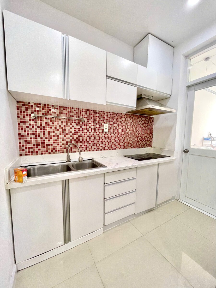 bep can ho ban 17 - Bán căn hộ chung cư Scenic Valey 1, diện tích 71m2, 02pn, giá 6.6 tỷ, view nhìn về Crescent Mall.