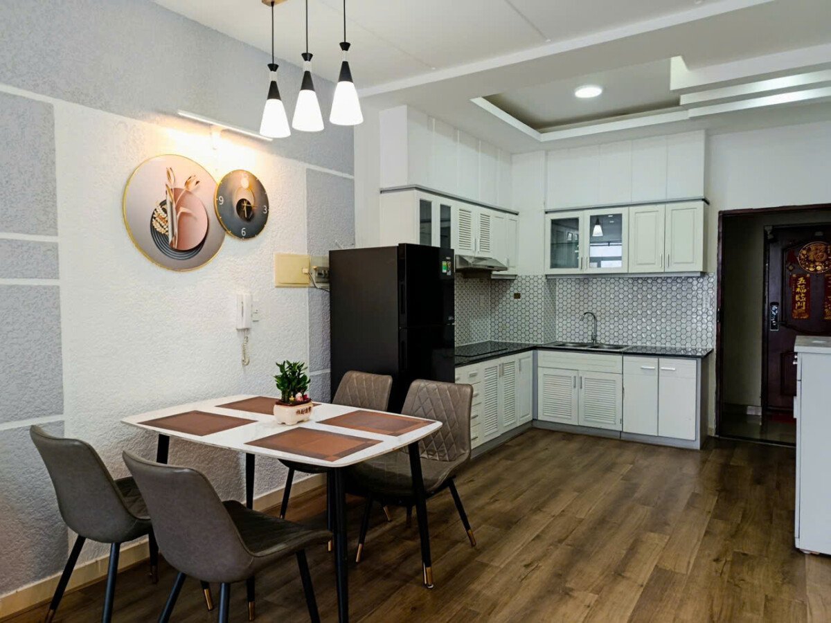 bep can ho ban 2 - Bán căn hộ 02pn, chung cư Sky Garden 2, giá 5.2 tỷ, nhà đẹp, đầy đủ nội thất, xem nhà dễ.