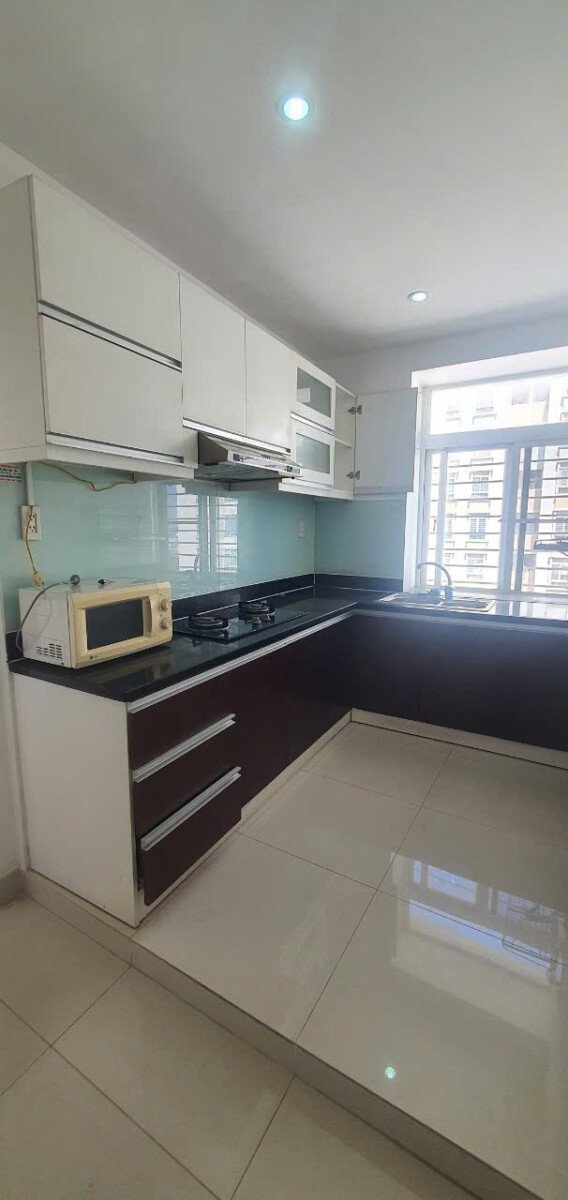 bep can ho ban 20 - Bán nhanh căn hộ chung cư Sky Garden 3 , diện tích 71m2, giá 5.350 tỷ, nhà đang có hợp đồng thuê.