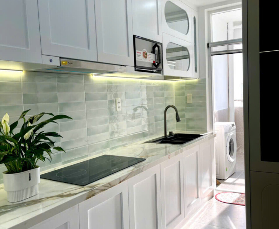 bep can ho ban 29 899x738 - Bán căn hộ chung cư Sky Garden 3, diện tích 70m2, giá 6.450 tỷ, nhà đẹp, nội thất mới 100%.