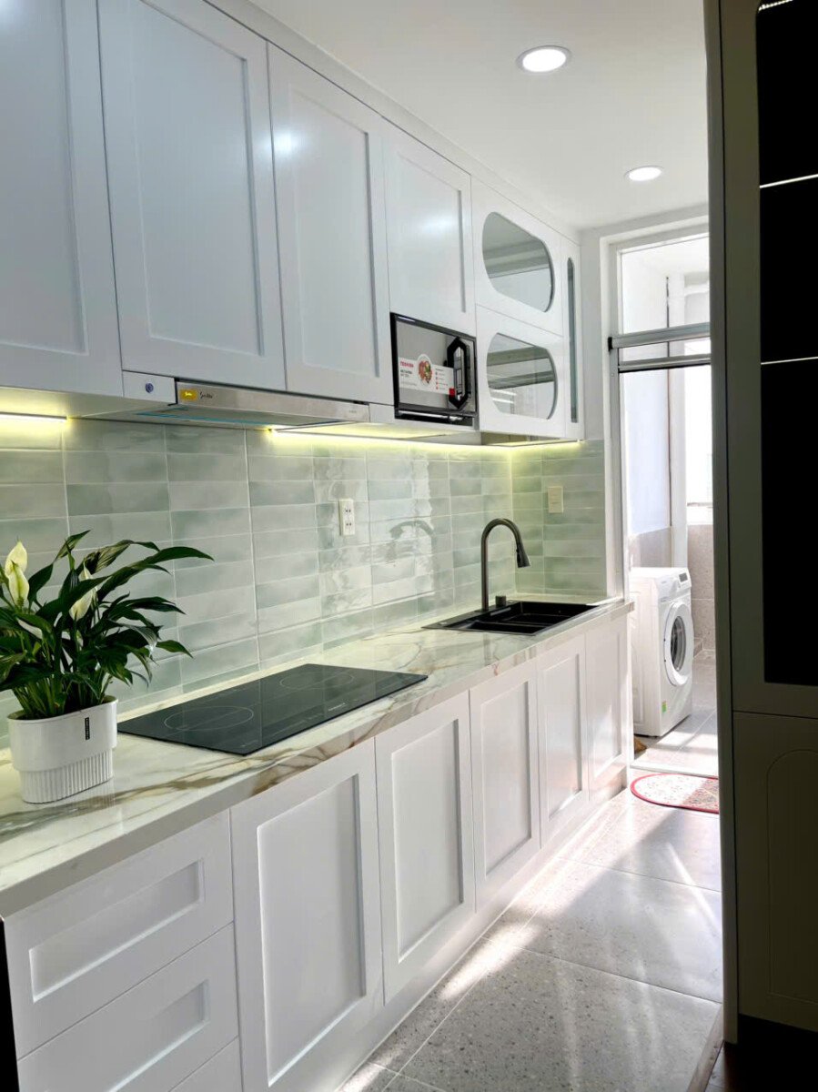 bep can ho ban 29 - Bán căn hộ chung cư Sky Garden 3, diện tích 70m2, giá 6.450 tỷ, nhà đẹp, nội thất mới 100%.