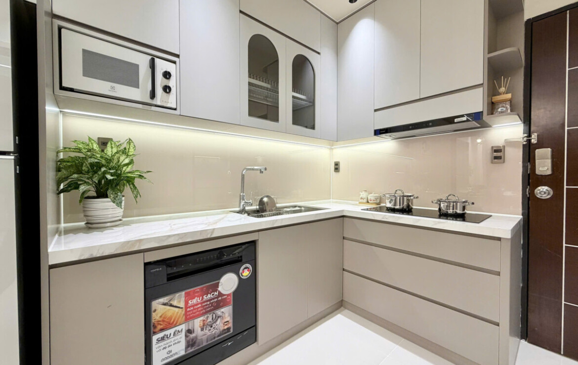 bep can ho can ban 2 1170x738 - Bán căn hộ 56m2, chung cư Sky Garden 3, giá 4.990 tỷ, nhà đẹp, phong cách hiện đại.