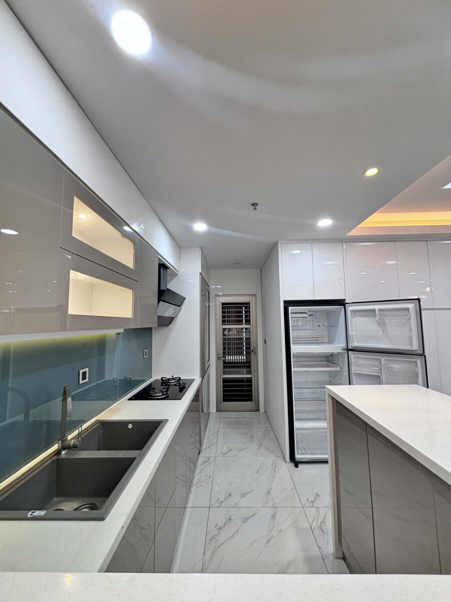 bep can ho can ban 5 - Bán căn hộ chung cư Midtown The Symphony, 121m2, 03pn, view sông, nội thất đầy đủ.