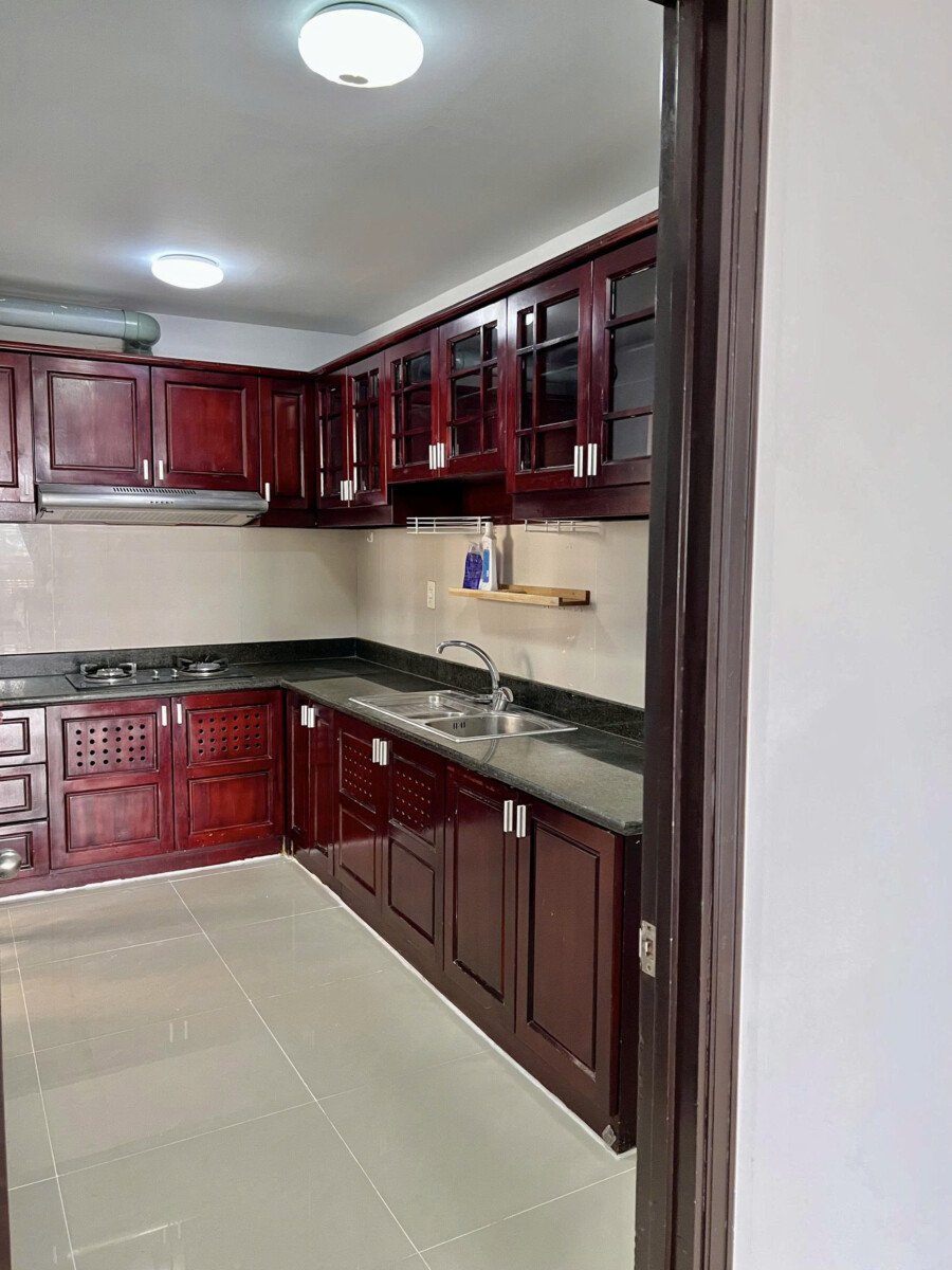 bep trong can ho ban 1 - Giá mua bán căn hộ 3pn view hồ bơi chung cư Cảnh Viên 2 phường Tân Mỹ T1/2026