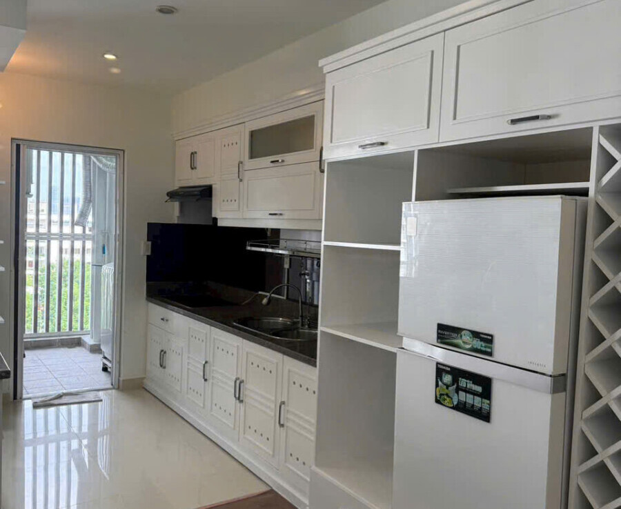 can canh bep can ho ban 900x738 - Giá mua bán căn hộ 3pn BA-1 chung cư Riverpark Residence phường Tân Hưng T12/2025