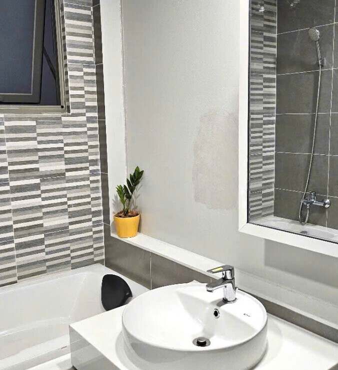 can ho co 2 nha tam hoan thien nhu hinh 1 676x738 - Giá mua bán căn hộ 2pn tòa B chung cư Hưng Phúc Happy Residence phường Tân Mỹ T12/2025