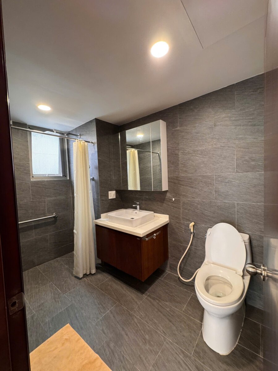 can ho co 2 nha tam hoan thien nhu hinh 5 - Bán gấp căn hộ 2pn tòa B chung cư Hưng Phúc Happy Residence nhà đẹp, có ô xe, giá 7,8 tỷ