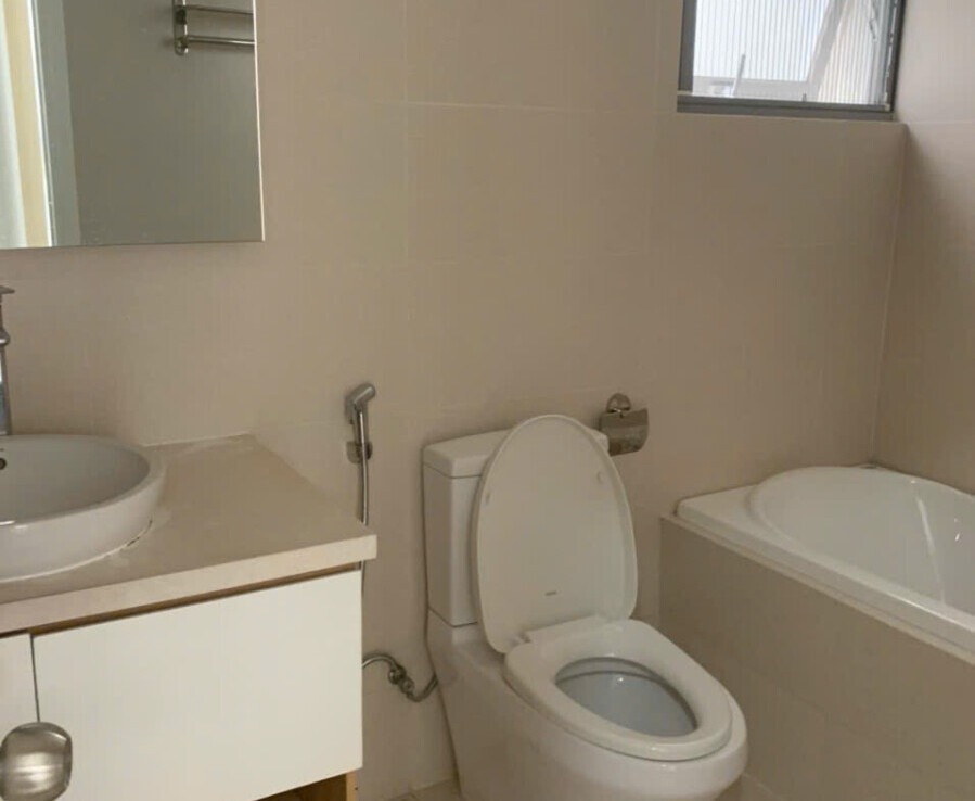 can ho co 2 toilet hoan thien 899x738 - Giá mua bán căn hộ 2pn số 06 tòa B chung cư Green Valley phường Tân Mỹ T1/2026