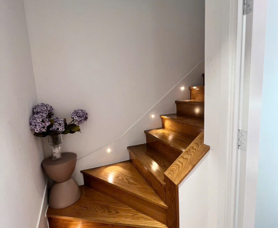 cau thang len lau 1 1 900x738 - Giá mua bán căn hộ Duplex 3pn chung cư Star Hill phường Tân Mỹ T12/2025