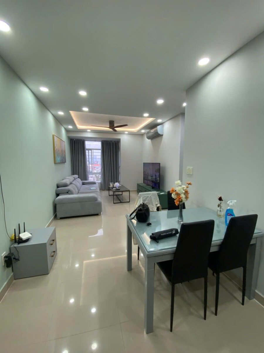 cho thue can hi sky garden 3 11 - Cho thuê căn hộ Sky Garden 3. DT 70m2 Nhà đẹp- Nội thất đầy đủ- 2 Phòng-2wc- View ngắm pháo hoa- Giá 19 Triệu/Tháng