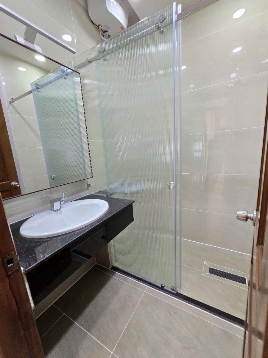 cho thue can ho sky garden 3 3 9 - Cho thuê căn hộ Sky Garden 3. DT 68m2 Nhà đẹp- lầu cao rất thoáng- 2 phòng ngủ-2wc- Nội thất mới- Giá thuê 17 Triệu/Tháng