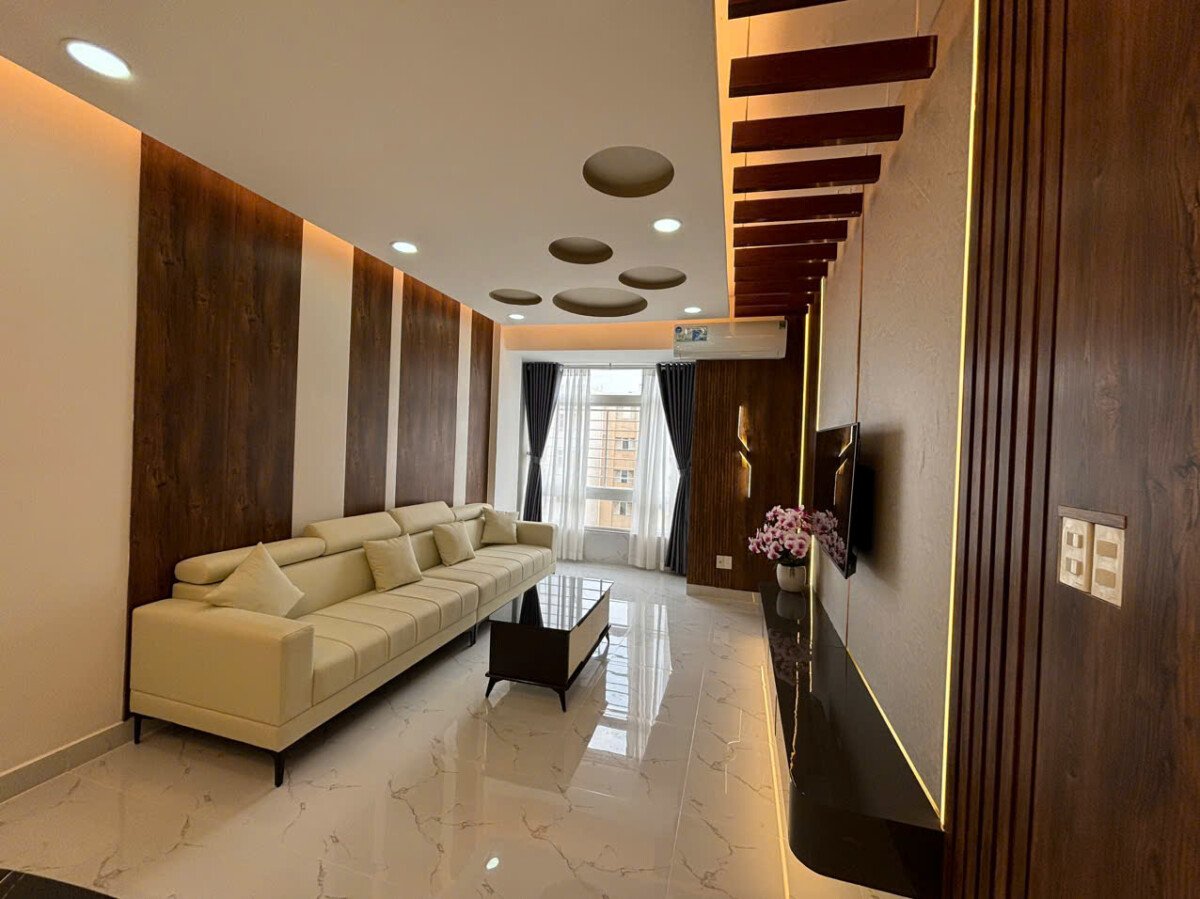 cho thue can ho sky garden 3 7 9 - Cho thuê căn hộ Sky Garden 3. DT 68m2 Nhà đẹp- lầu cao rất thoáng- 2 phòng ngủ-2wc- Nội thất mới- Giá thuê 17 Triệu/Tháng