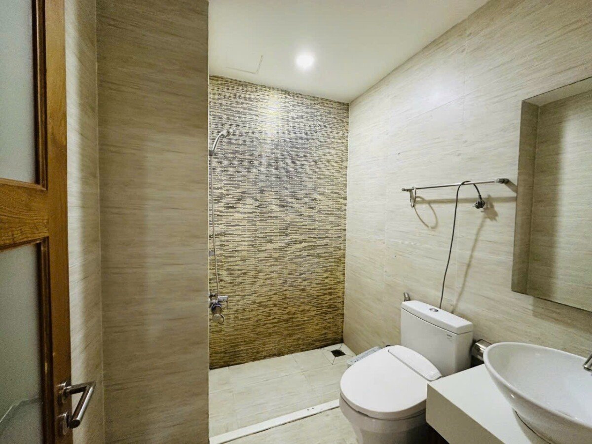cho thue can penthouse sky garden 3 10 - Cho thuê nhanh Penthouse Sky Garden 3. DT 300m2 Có 2 sân. Rất thoáng- 4 Phòng ngủ- 4wc- Nội thất đầy đủ-Giá 45 Triệu/Tháng