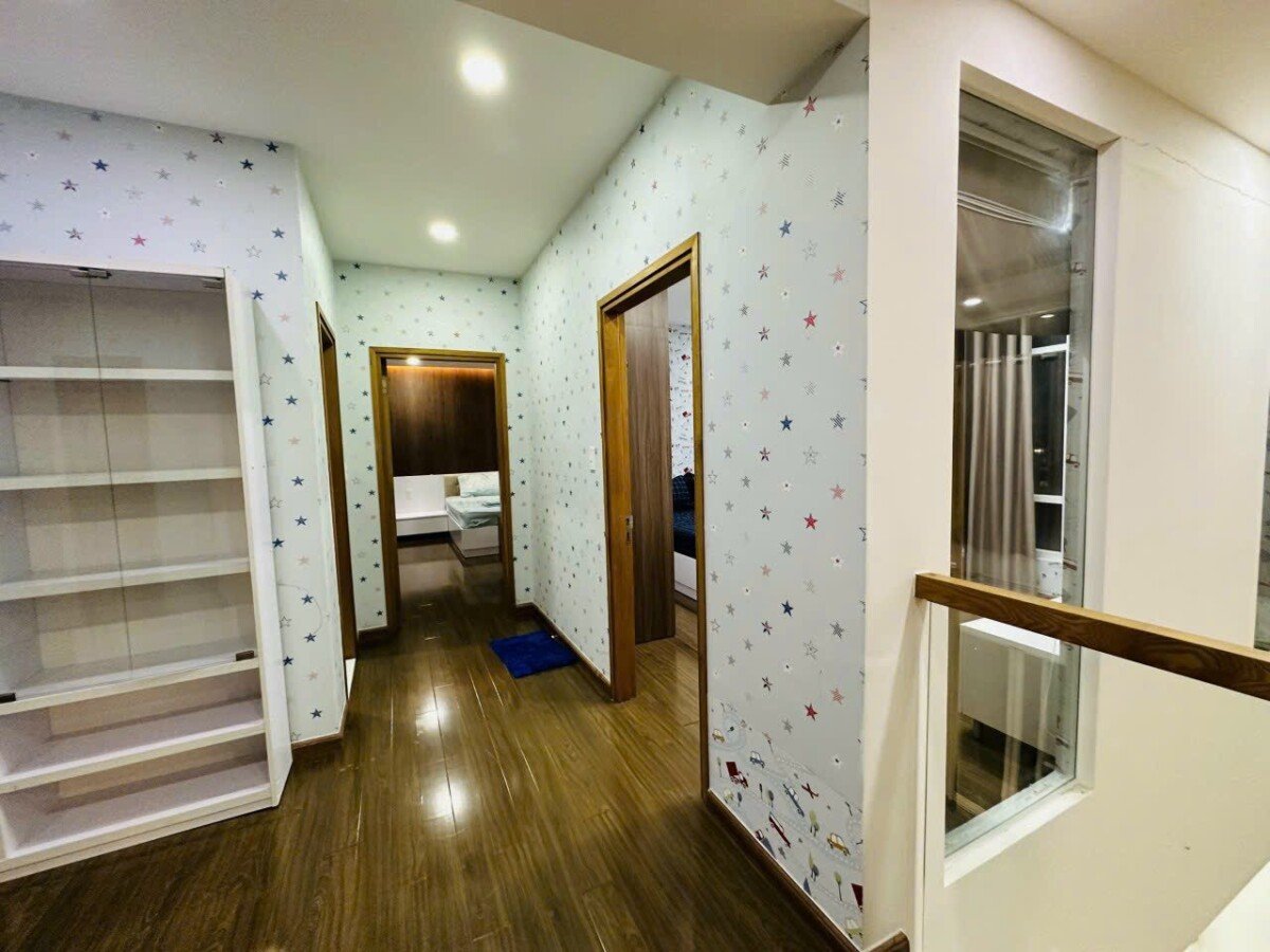 cho thue can penthouse sky garden 3 2 - Cho thuê nhanh Penthouse Sky Garden 3. DT 300m2 Có 2 sân. Rất thoáng- 4 Phòng ngủ- 4wc- Nội thất đầy đủ-Giá 45 Triệu/Tháng