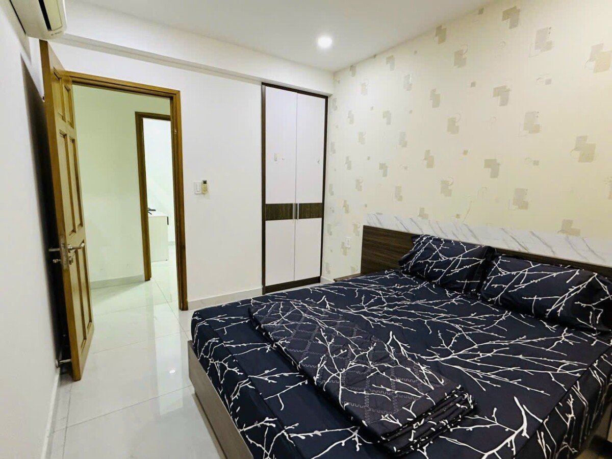 cho thue can penthouse sky garden 3 4 - Cho thuê nhanh Penthouse Sky Garden 3. DT 300m2 Có 2 sân. Rất thoáng- 4 Phòng ngủ- 4wc- Nội thất đầy đủ-Giá 45 Triệu/Tháng