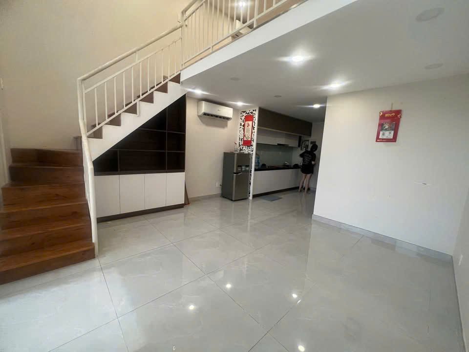 cho thue can shop midtown 1 - Cho thuê shop tầng 2 tại Midtown. DT 60m2 Thích hợp vừa ở vừa kinh doanh- Hiện đang trống vào ngay. Giá 18 Triệu/Tháng