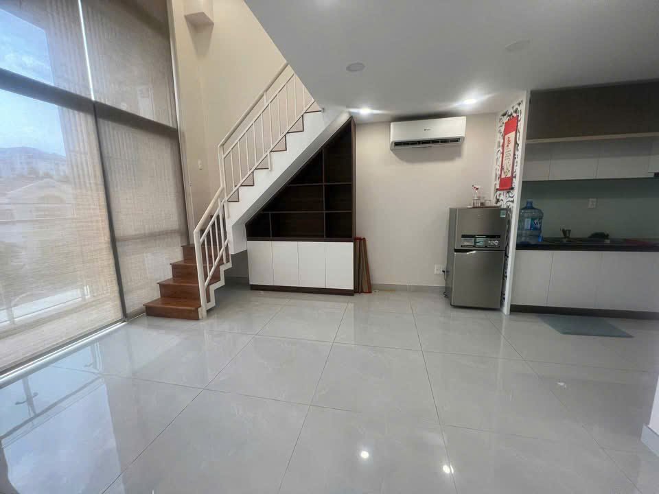 cho thue can shop midtown 8 - Cho thuê shop tầng 2 tại Midtown. DT 60m2 Thích hợp vừa ở vừa kinh doanh- Hiện đang trống vào ngay. Giá 18 Triệu/Tháng