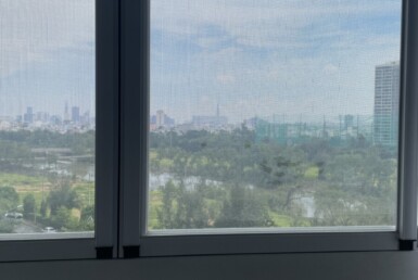 cua so phong khach 385x258 - Mua b&aacute;n căn hộ chung cư Happy Valley Ph&uacute; Mỹ Hưng Quận 7 gi&aacute; rẻ