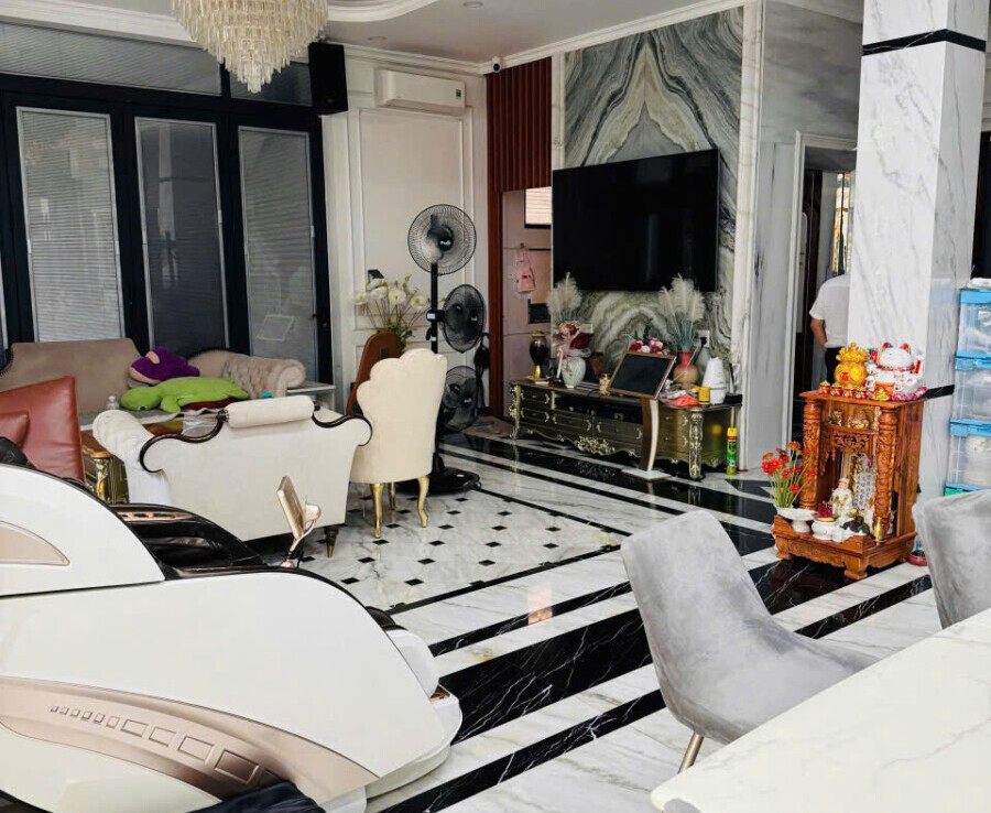 hien trang nha hoan thien noi that cao cap 900x738 - Mua bán nhà Biệt thự nguyên căn KDC Him Lam 6A Trung Sơn T12/2025