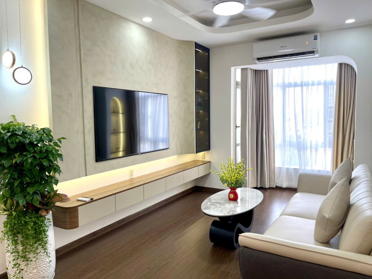 hinh anh phong khach can ho ban 1 - Bán căn hộ chung cư Sky Garden 3, diện tích 70m2, giá 6.450 tỷ, nhà đẹp, nội thất mới 100%.