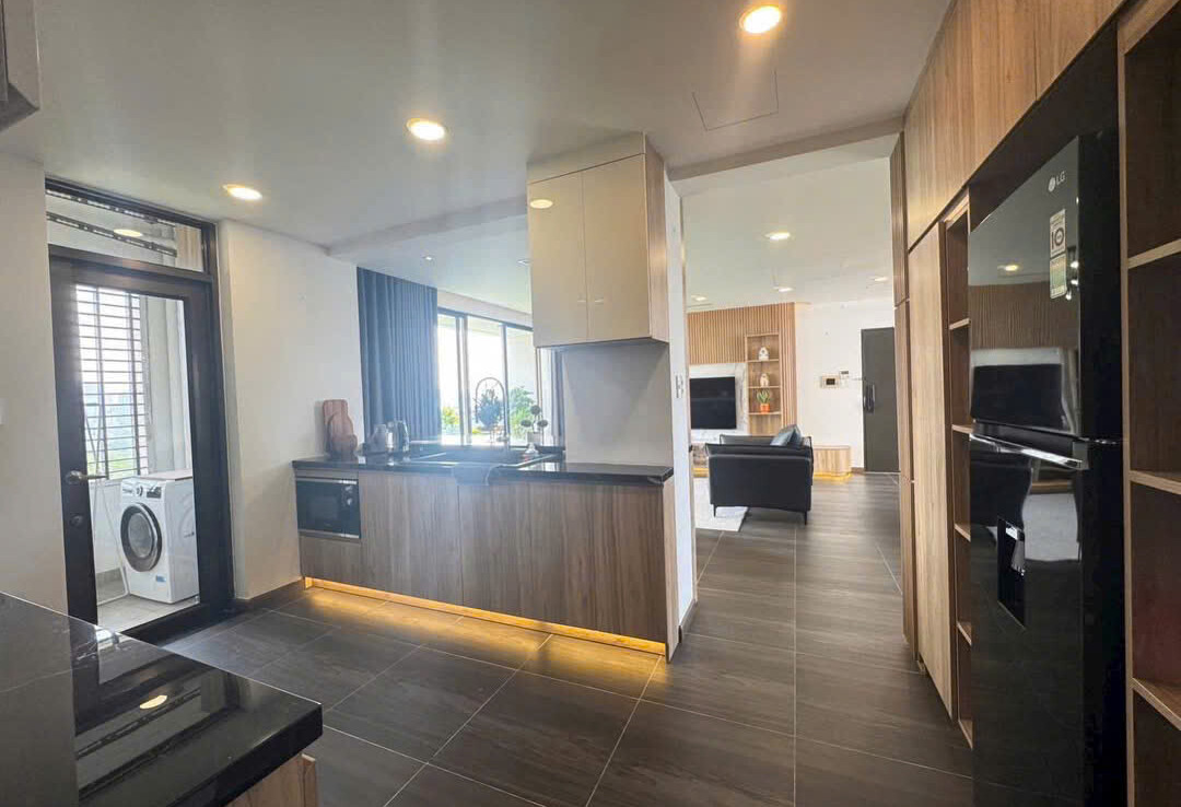 khong gian bep mo 1 1080x738 - Giá mua bán căn hộ 3pn tòa O chung cư The Panorama phường Tân Hưng T12/2025