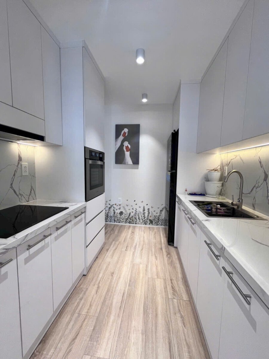 khong gian bep rong rai 12 - Giá mua bán căn hộ Duplex 3pn chung cư Star Hill phường Tân Mỹ T12/2025