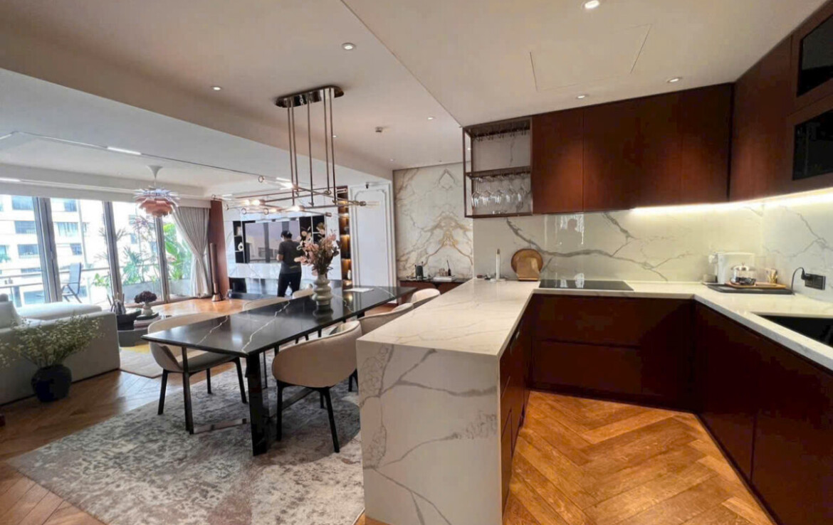 khong gian bep rong rai 13 1170x738 - Giá mua bán căn hộ Tophouse 2pn chung cư Garden Plaza 1 phường Tân Hưng T1/2026