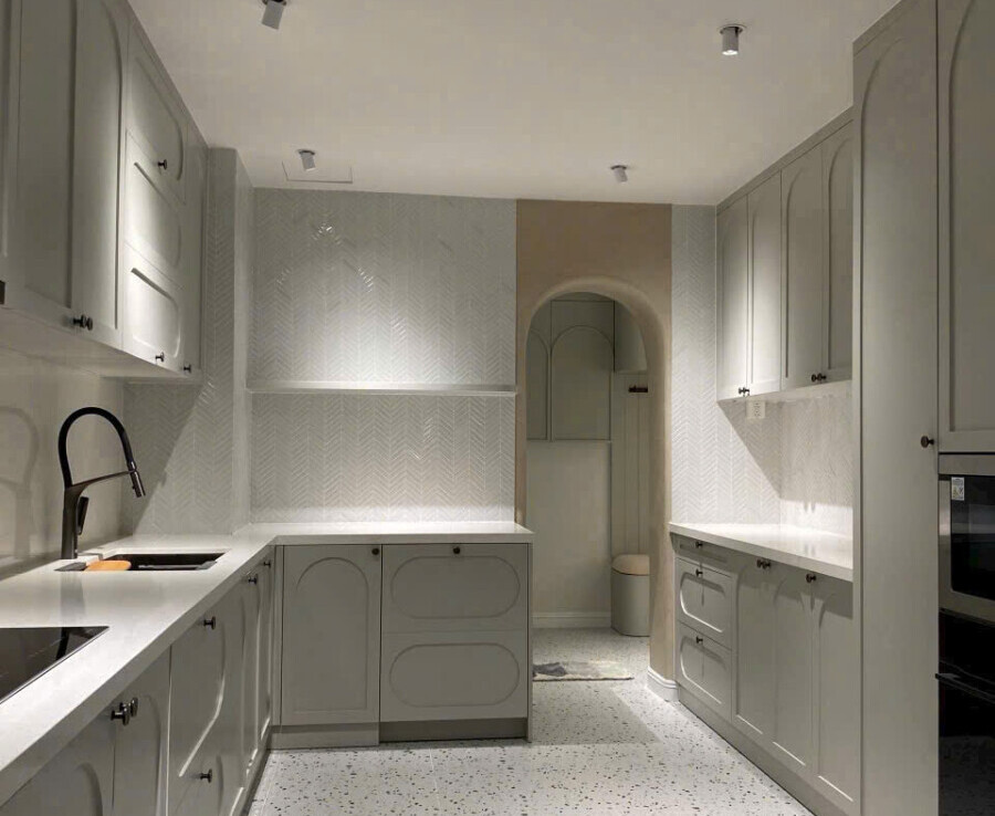 khong gian bep rong rai 8 900x738 - Giá mua bán căn hộ 3pn tòa D chung cư Riverside Residence phường Tân Mỹ T12/2025