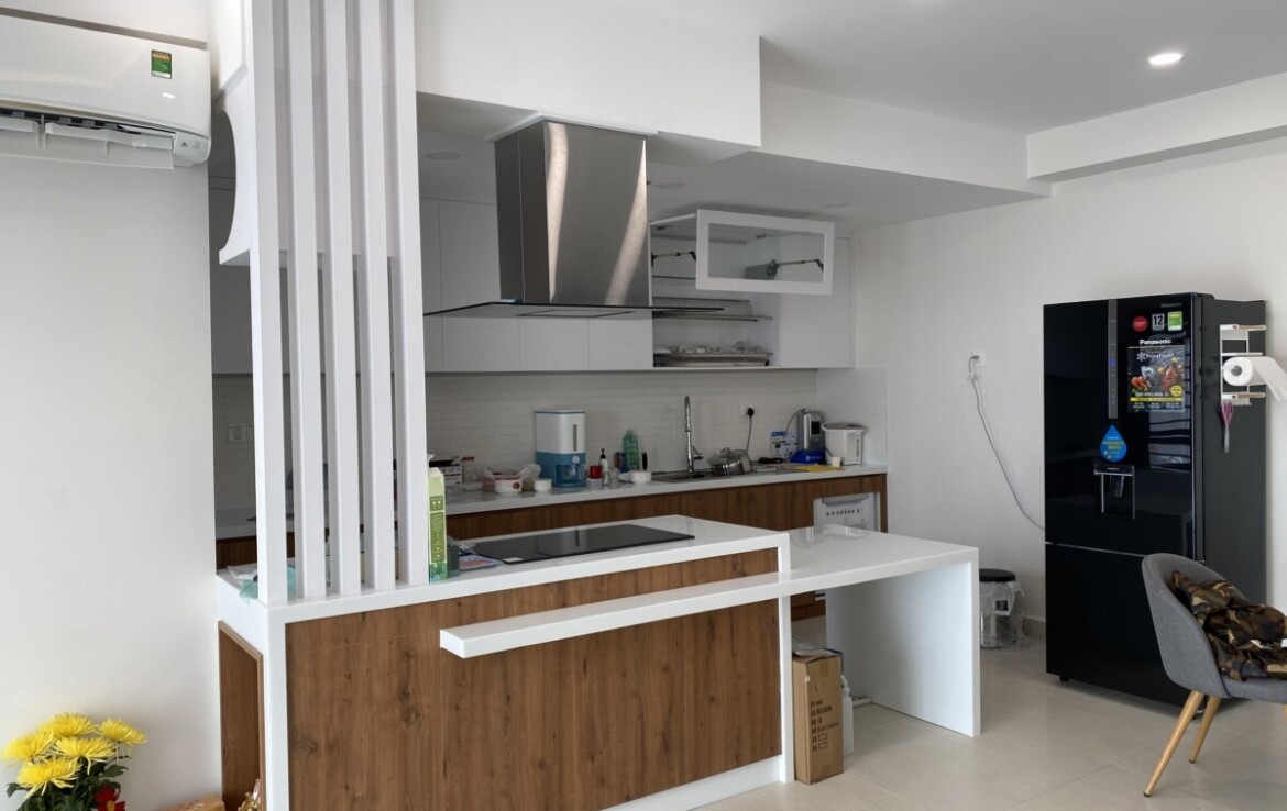 khong gian bep rong rai sang trong 1170x738 - Giá mua bán căn hộ 3pn tòa B chung cư Urban Hill phường Tân Hưng T12/2025