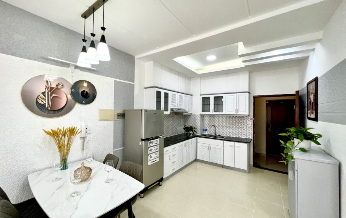 khong gian bep trong can ho can ban sky garden 2 1 1170x738 - Hạ giá bán nhanh trước Tết căn hộ 71m2, chung cư Sky Garden 2, 02pn, giá 5.1 tỷ, nội thất đầy đủ.