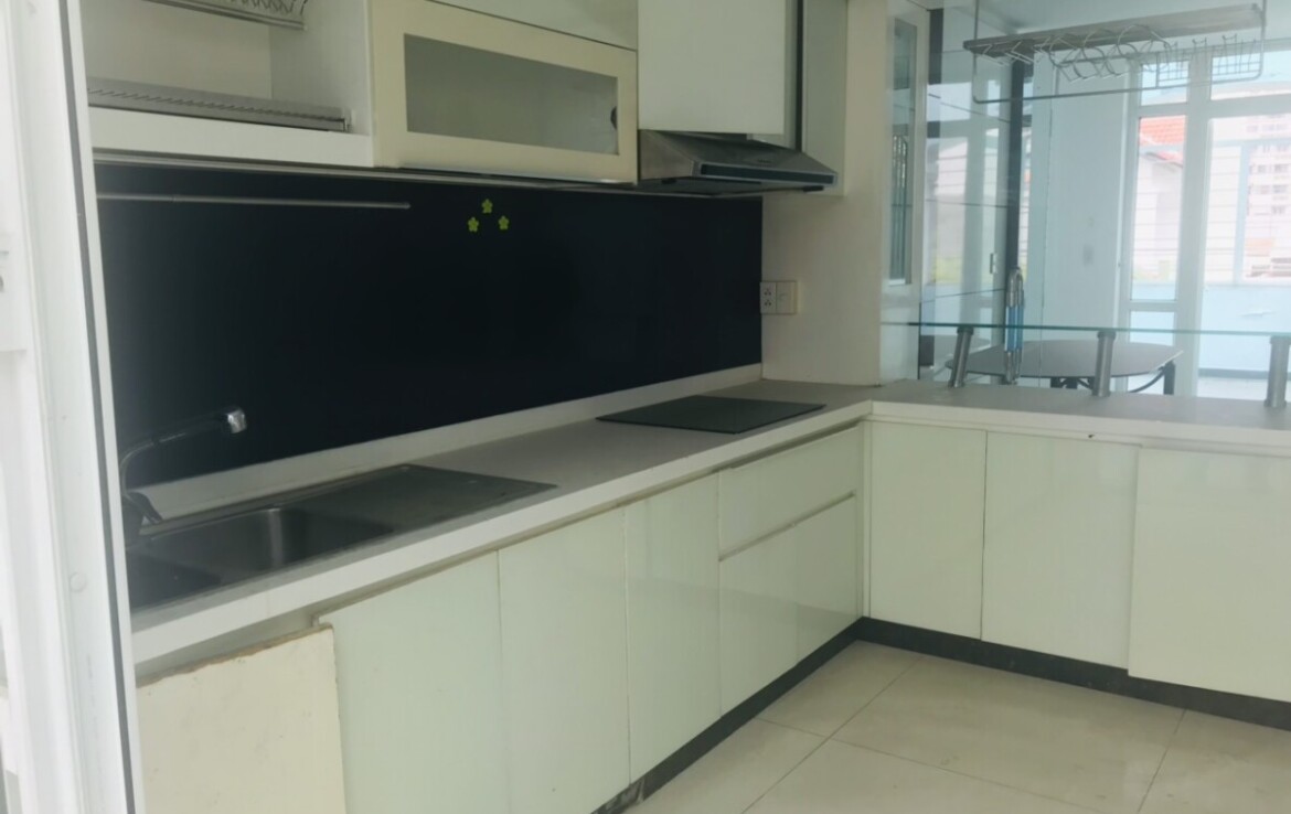 khong gian bep trong nha tang tret 1170x738 - Giá mua bán nhà nguyên căn 61 Phan Khiêm Ích phường Tân Hưng T12/2025