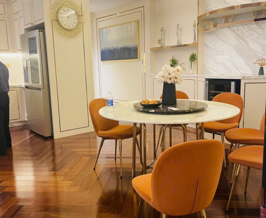 khong gian phong an rong rai 1 899x738 - Giá mua bán căn hộ 2pn tòa B chung cư Riverpark Premier phường Tân Hưng T1/2026