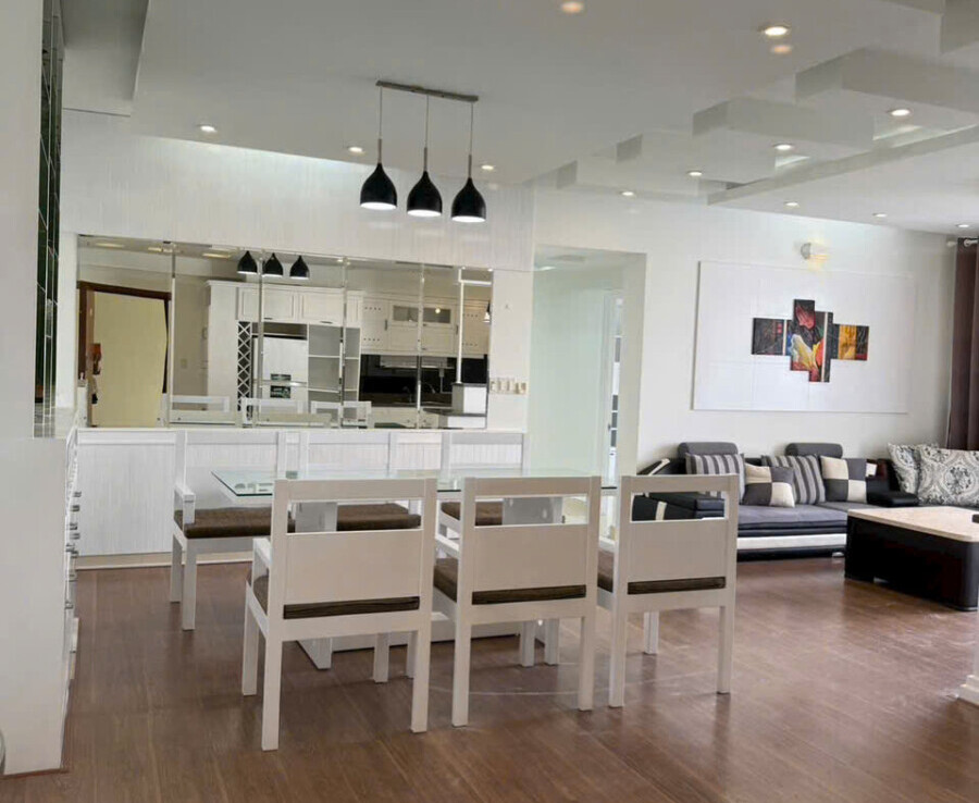 khong gian phong an rong rai 900x738 - Giá mua bán căn hộ 3pn BA-1 chung cư Riverpark Residence phường Tân Hưng T12/2025