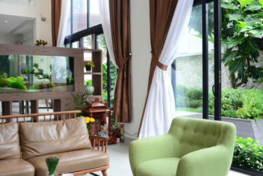 khong gian phong khach mo hien dai 385x258 - Giá mua bán nhà Biệt thự nguyên căn đường 793 kdc Kiều Đàm phường Tân Hưng T12/2025