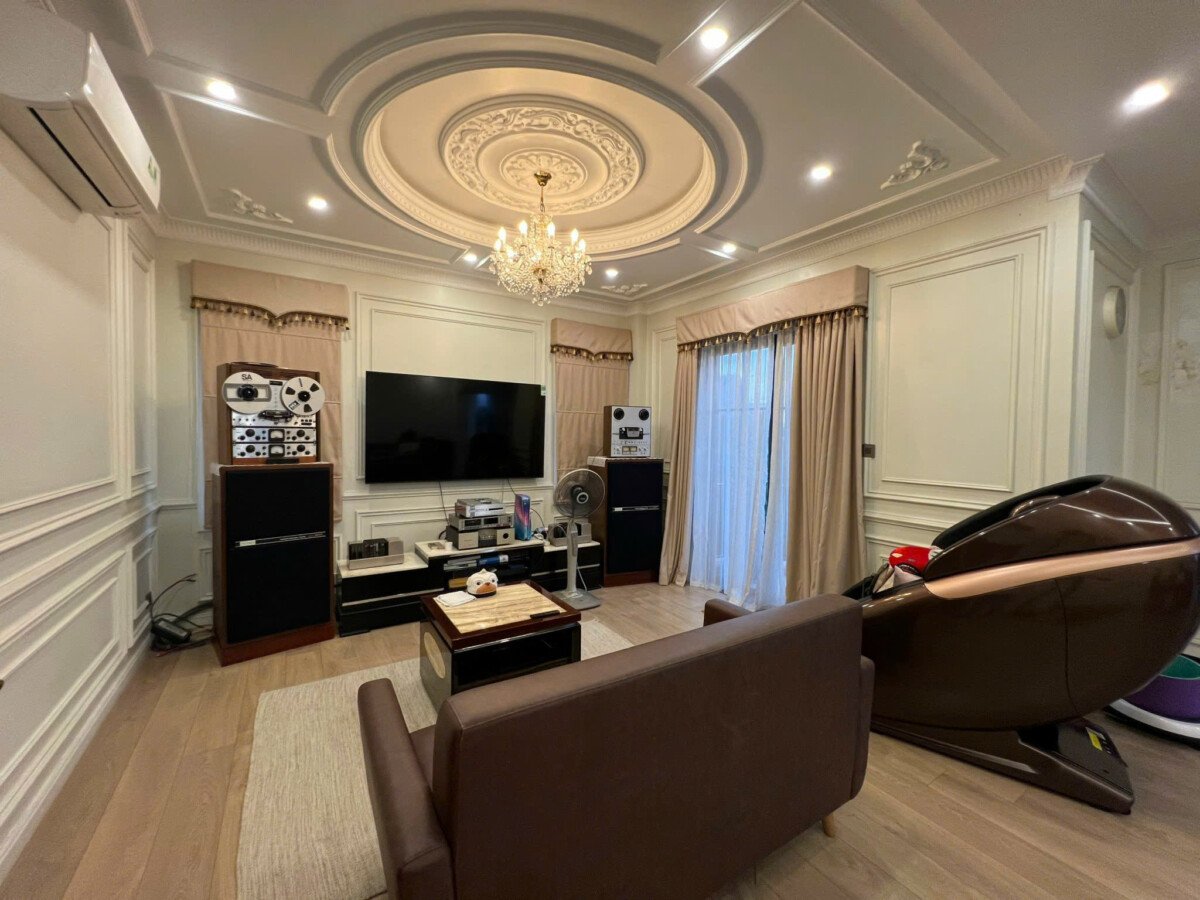 khong gian phong khach tang tret 1 - Giảm giá bán gấp nhà Biệt thự Đường số 23 khu Nam Thông 1 còn 120 tỷ