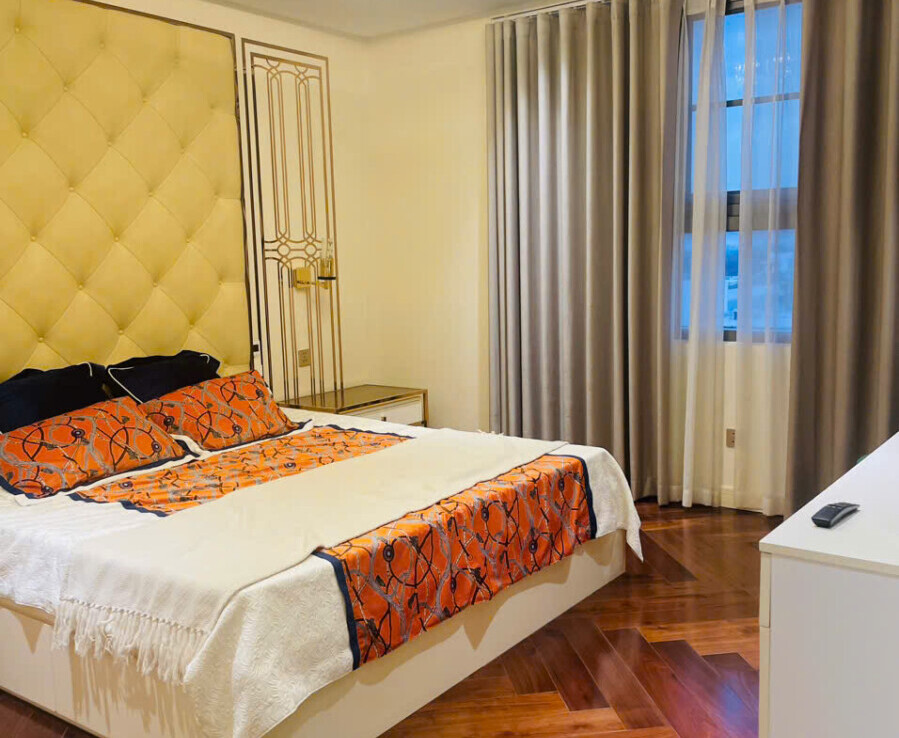 khong gian phong ngu master 899x738 - Giá mua bán căn hộ 2pn tòa B chung cư Riverpark Premier phường Tân Hưng T1/2026