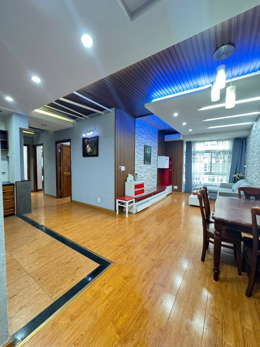 phong khach can ho ban 19 - Cho thuê căn góc, 91m2, chung cư Sky Garden 1, 03pn, giá 17tr/tháng, nội thất đầy đủ.